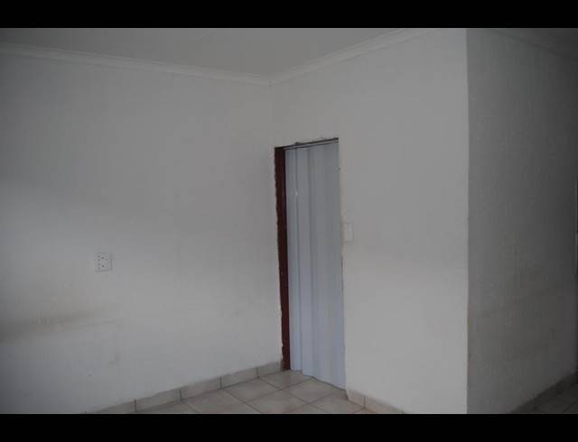 8 BEDROOM HOUSE FOR SALE IN DOBSONVILLE EXT 3